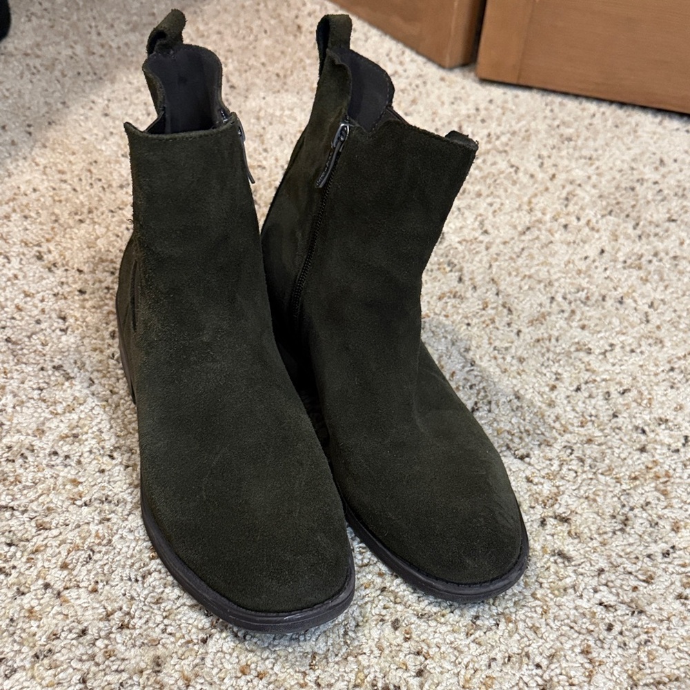 Women’s Suede Ankle Boots - Dark Green